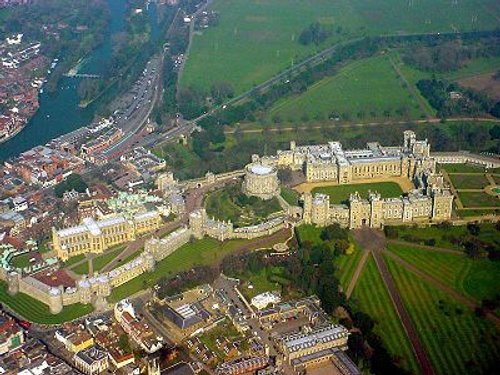 400px-windsor_castle_from_the_air.jpg